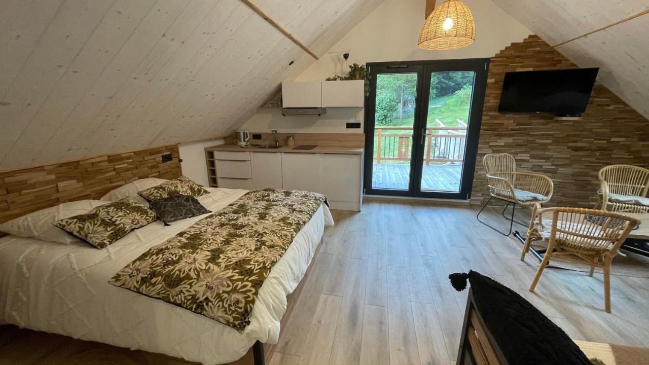 Chambres D'Hotes Les Chambres D'Elsa Albiez-Montrond Esterno foto